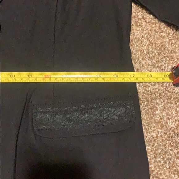 Size 6 black blazer - Laura G.- never worn - Picture 11 of 11